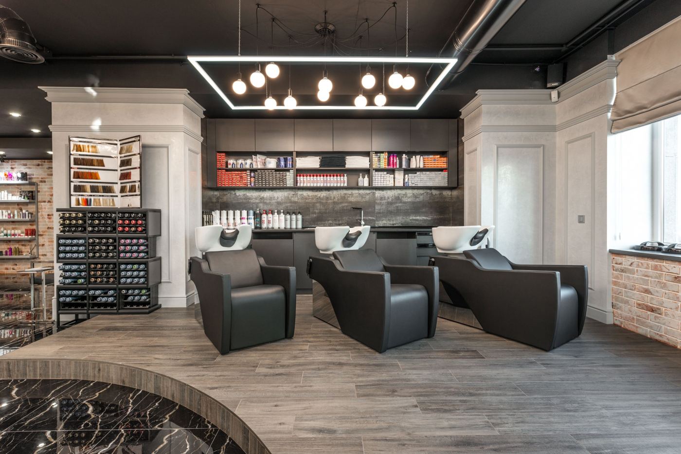 L'intérieur du Salon Margaux, place du Marché